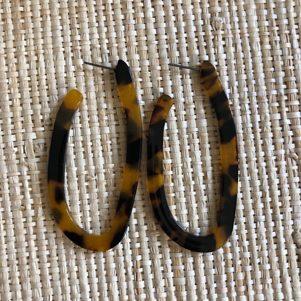 Tortoise shell oblong hoop earring